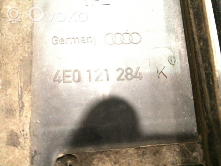 Audi A8 S8 D3 4E Välijäähdyttimen ilmanohjauksen ilmakanava 4E0121284k