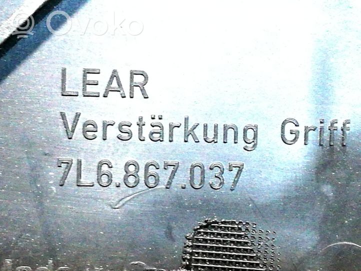 Volkswagen Touareg I Garniture panneau latérale du coffre 7L6867037