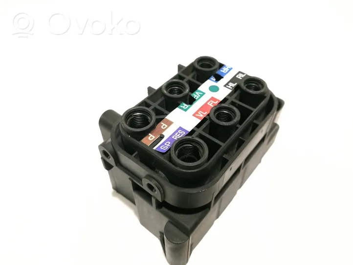 Audi A8 S8 D4 4H Air suspension valve block 4H0616013