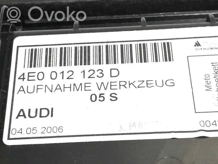 Audi A8 S8 D3 4E Työkalupakki 4E0012123D