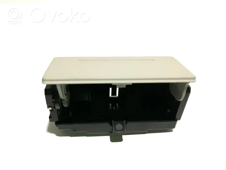 Audi A7 S7 4G Takaoven tuhkakuppi 4G8857406A