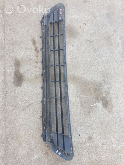 Volkswagen Golf VII Grille inférieure de pare-chocs avant 5G0853677A