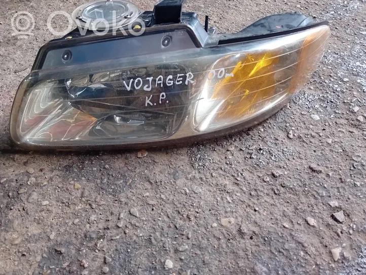 Chrysler Voyager Lampa przednia 