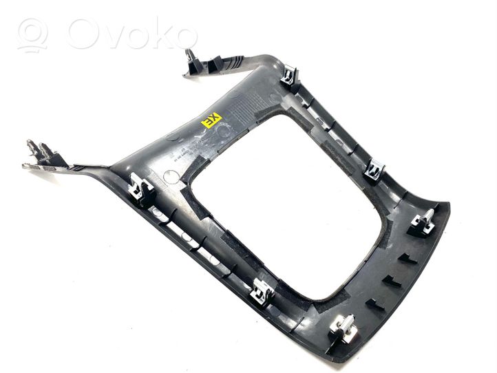 Opel Antara Rivestimento in plastica cornice della leva del cambio 96661795