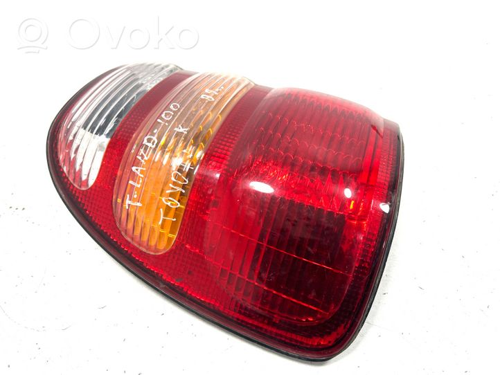 Toyota Land Cruiser (J100) Lampa tylna 