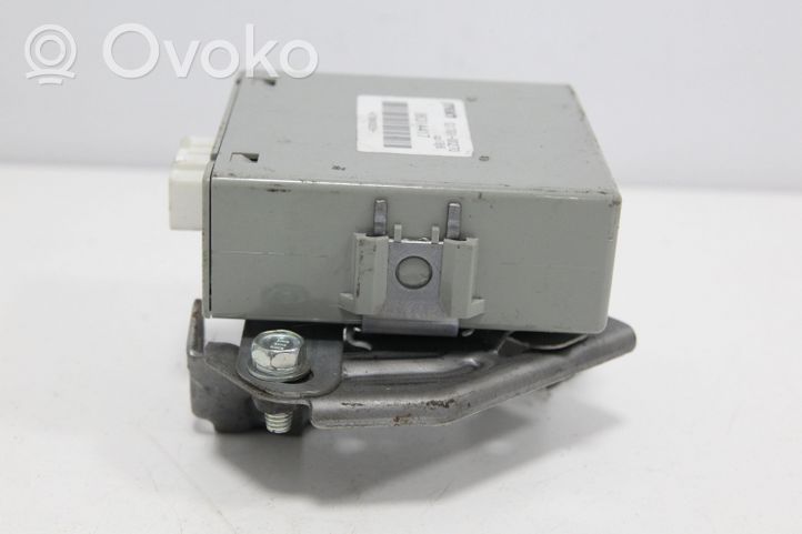 Citroen C-Crosser Galinio tilto valdymo blokas 8631A417