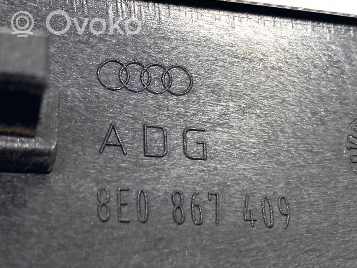 Audi A4 S4 B7 8E 8H Barra di rivestimento della portiera anteriore 8E0867409
