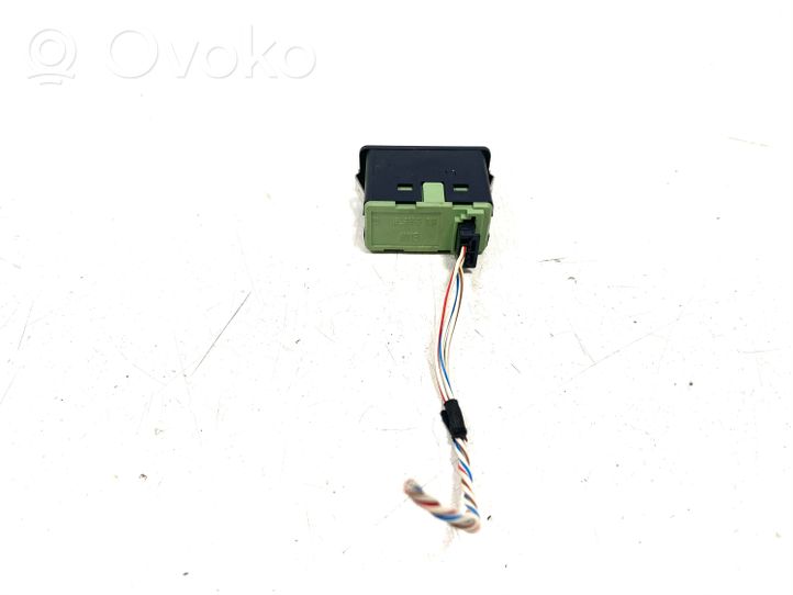 BMW X1 E84 Câble adaptateur AUX 6986791