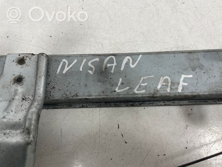 Nissan Leaf I (ZE0) Meccanismo di sollevamento del finestrino anteriore senza motorino 
