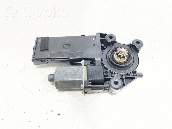 Renault Megane III Moteur de lève-vitre de porte avant 807310246R