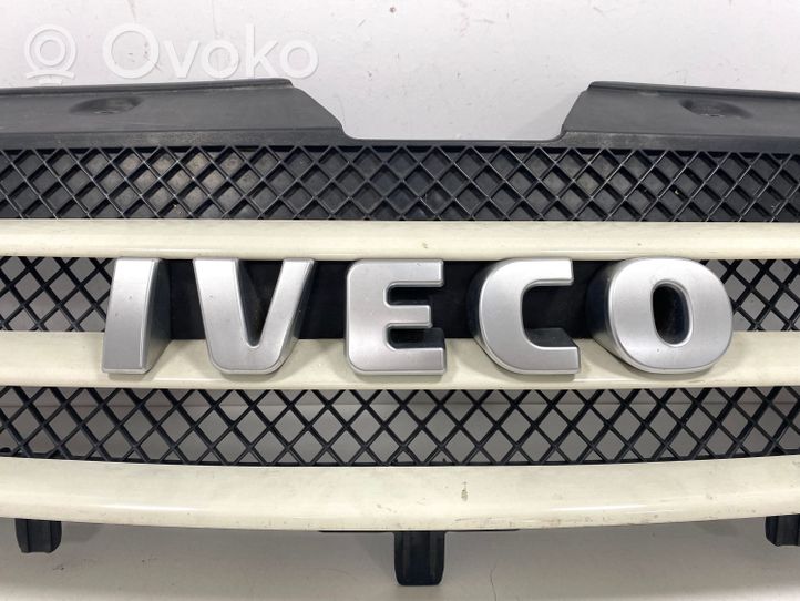 Iveco Daily 45 - 49.10 Maskownica / Grill / Atrapa górna chłodnicy 38028010105