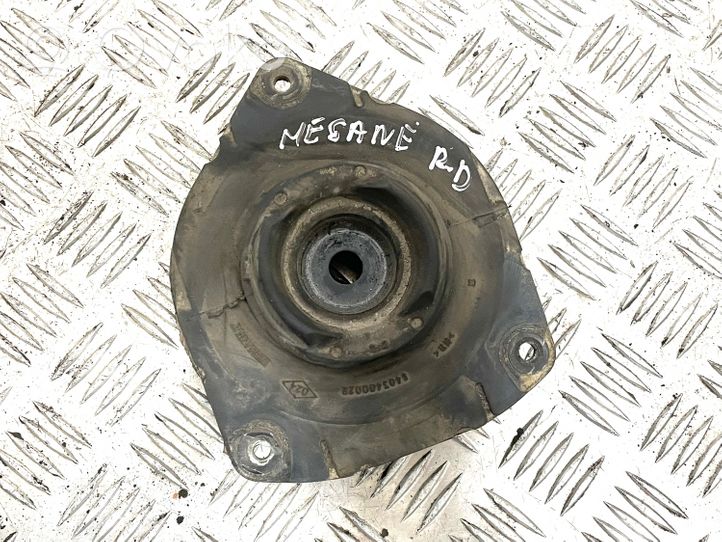 Renault Megane III Górne mocowanie amortyzatora przedniego 540340002R