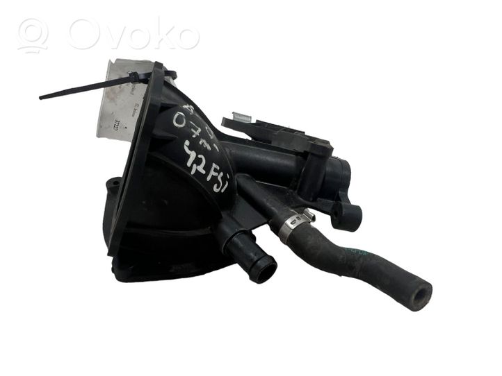 Audi A8 S8 D3 4E Boîtier de thermostat / thermostat 079133021C