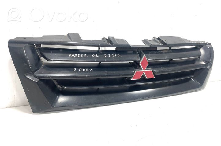 Mitsubishi Pajero Grille calandre supérieure de pare-chocs avant MR387981