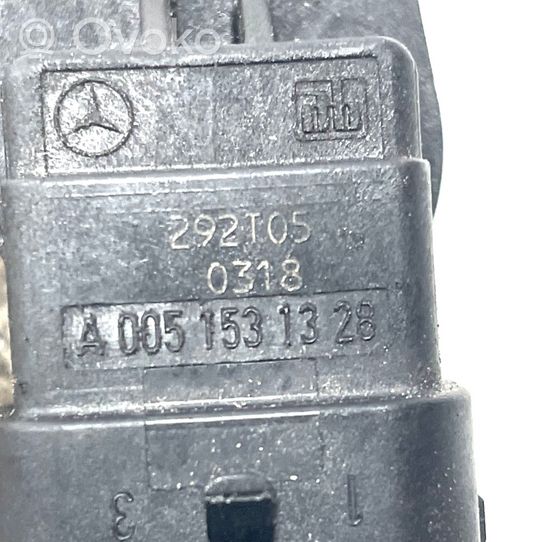 Mercedes-Benz A W169 Датчик оборотов распределительного вала A0051531328