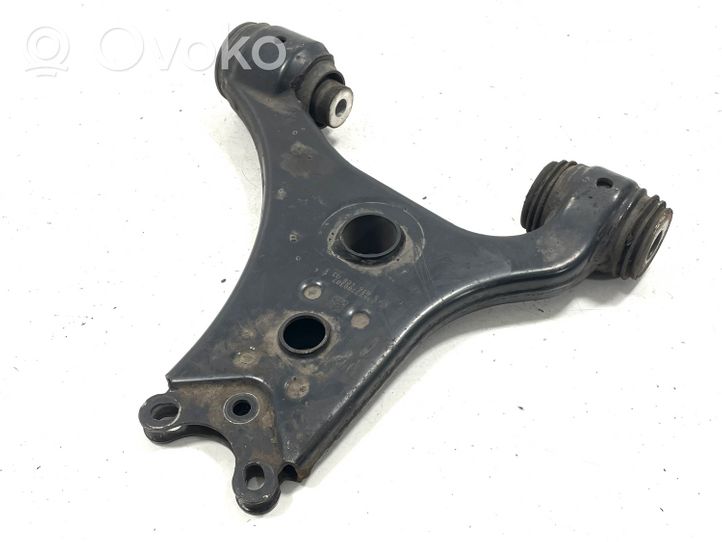 Mercedes-Benz A W169 Fourchette, bras de suspension inférieur avant A1693300307