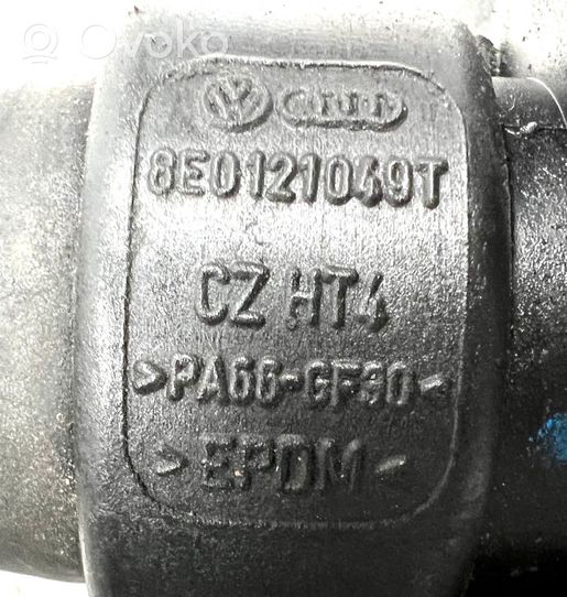 Audi A4 S4 B7 8E 8H Variklio aušinimo vamzdelis (-ai)/ žarna (-os) 8E0121049T