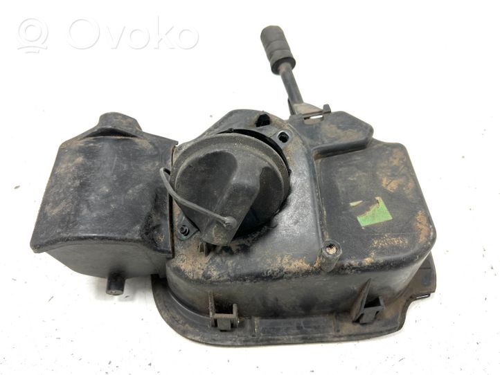 Renault Clio III Bouchon, volet de trappe de réservoir à carburant 8200383466