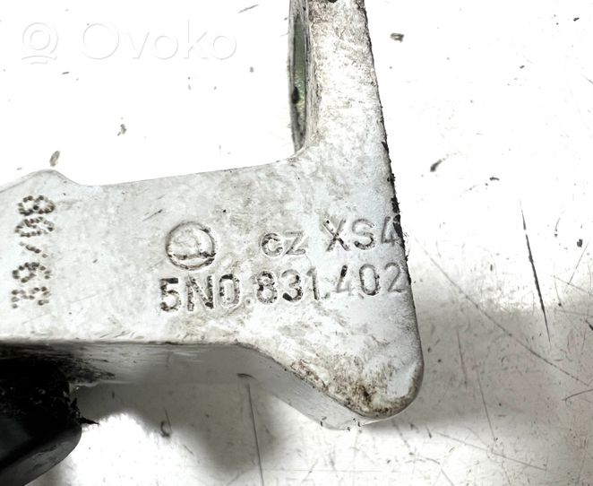 Skoda Superb B6 (3T) Cerniera inferiore della portiera anteriore 5N0831402