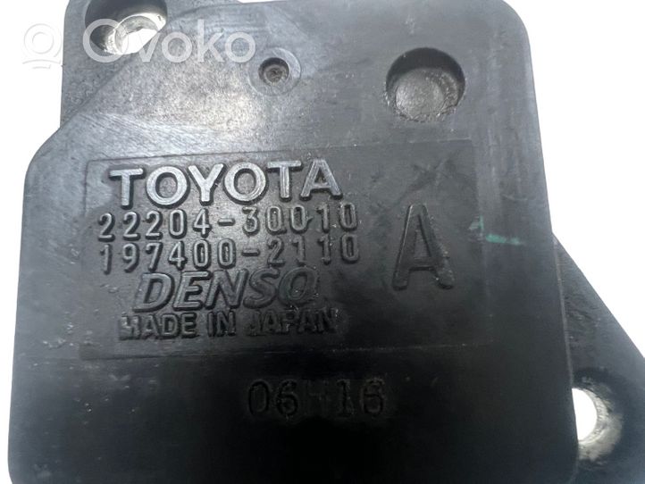 Toyota Land Cruiser (J120) Przepływomierz masowy powietrza MAF 2220430010