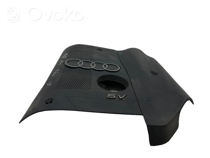 Audi A4 S4 B5 8D Крышка двигателя (отделка) 058103724J