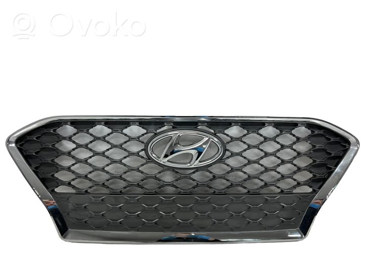 Hyundai Kona I Maskownica / Grill / Atrapa górna chłodnicy 01J90007