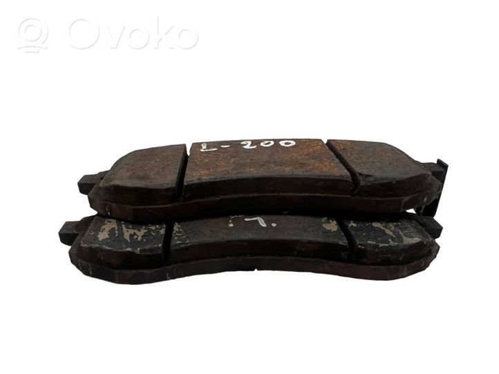 Mitsubishi L200 Brake pads (front) 