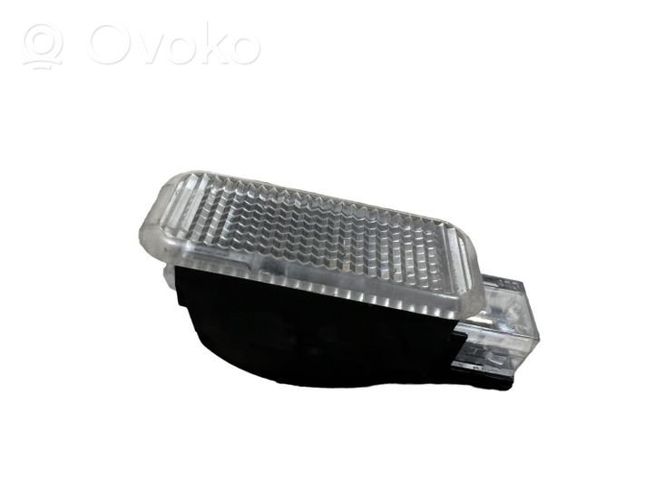 Audi A4 S4 B8 8K Lampka drzwi przednich 4B094741