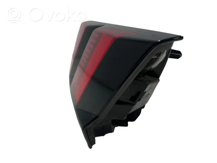 Peugeot 3008 II Lampy tylnej klapy bagażnika 9810477780