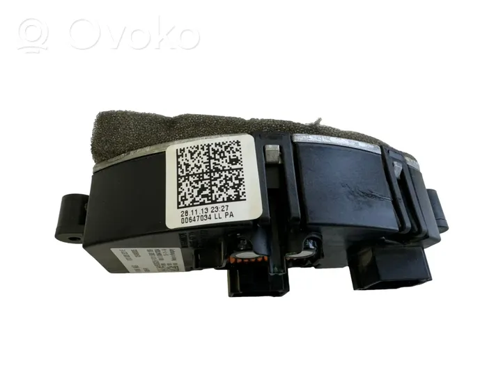 Audi A4 S4 B8 8K Salona mazā radiatora ventilatora relejs 8T0820521E