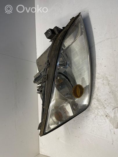 Ford Mondeo Mk III Lampa przednia 0301174604