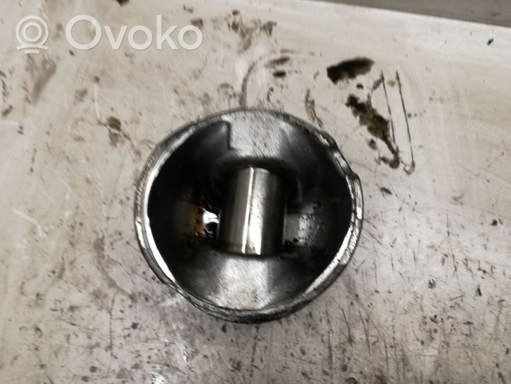 Hyundai Trajet Piston 