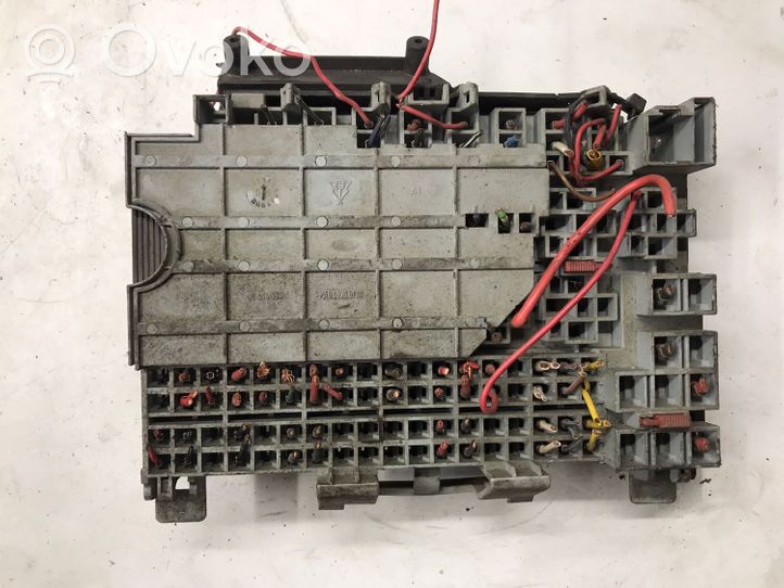 Opel Vectra B Sulakemoduuli 90583459