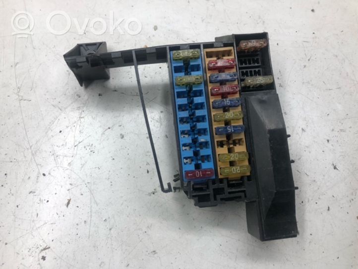 Audi A8 S8 D2 4D Module de fusibles 4D0941824