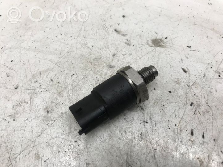 Volvo S40, V40 Sensore di pressione del carburante 0281002405