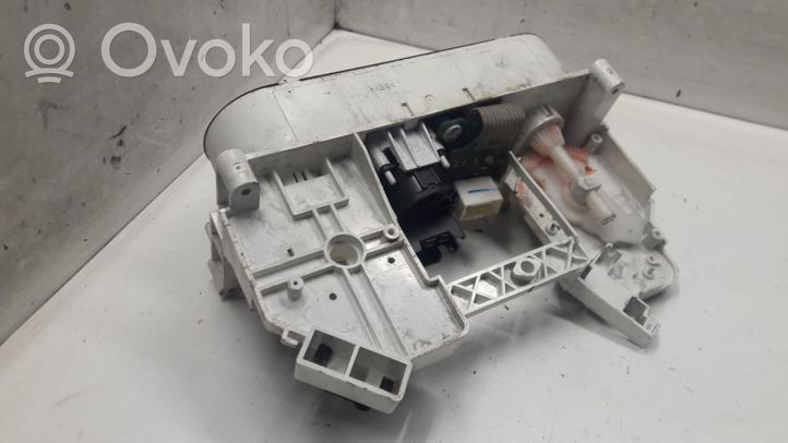 Nissan Almera Tino Istuimen säädön kytkin EE05036701