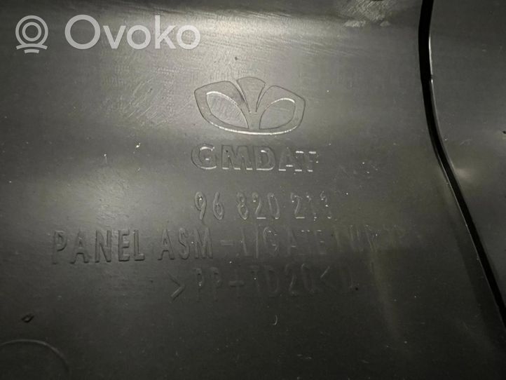Opel Antara Moldura de la puerta/portón del maletero 96820211