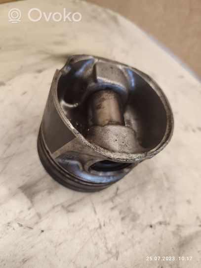 Nissan Navara D22 Piston 