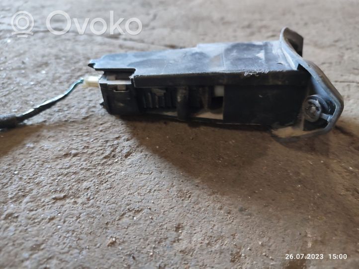 Opel Astra H Siłownik klapki wlewu paliwa 330337437