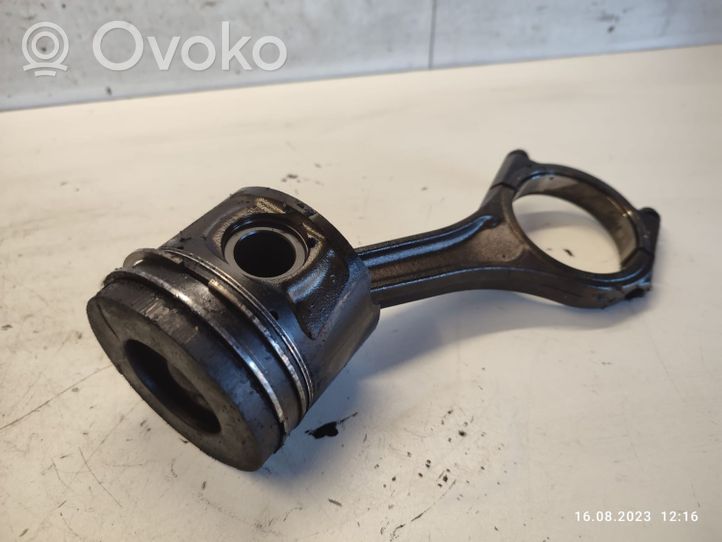 Peugeot 607 Piston avec bielle 