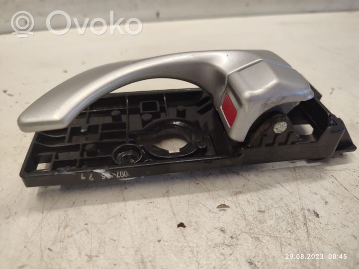 Hyundai Sonata Front door interior handle 