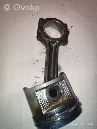 Nissan Navara D22 Piston avec bielle 