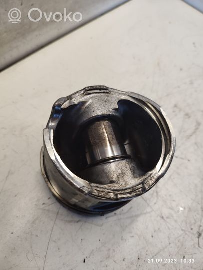 Renault Master II Piston 