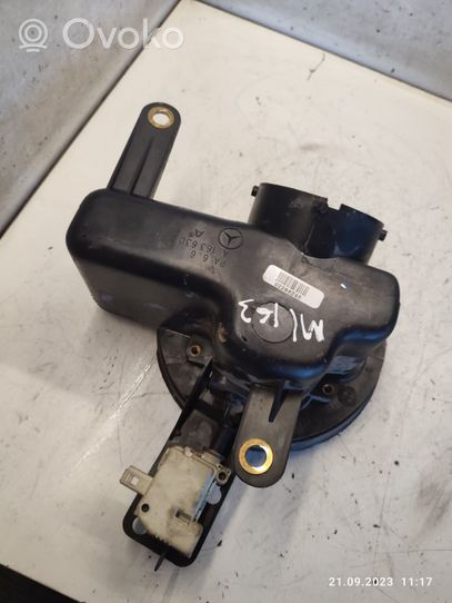 Mercedes-Benz ML W163 Sportello del serbatoio del carburante 1636300567