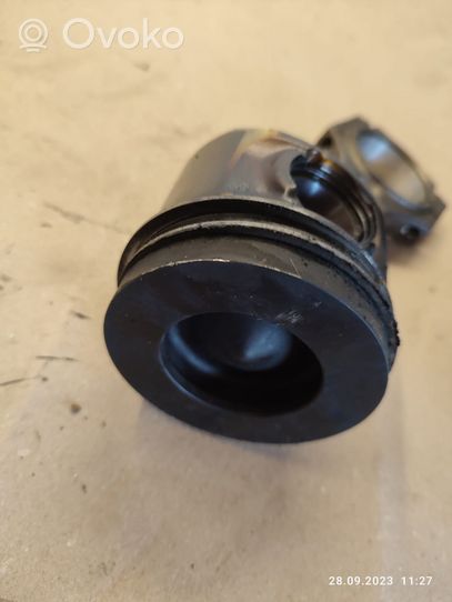 BMW X5 E70 Piston with connecting rod 