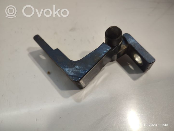 Volkswagen Touareg I Front door upper hinge 