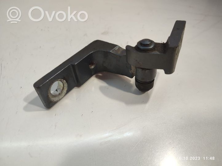 Volkswagen Touareg I Front door upper hinge 