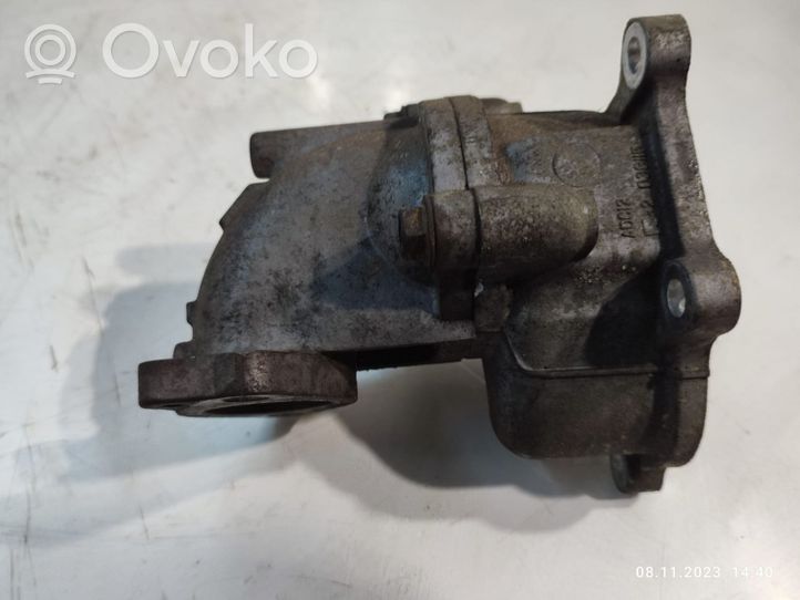 Nissan X-Trail T30 Boîtier de thermostat 