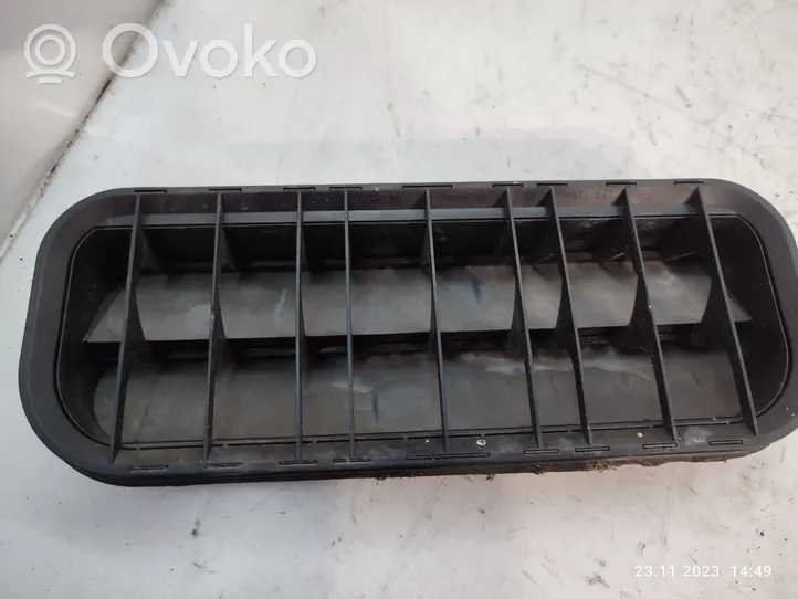 Volkswagen Multivan T5 Quarter panel pressure vent 7H0819181A