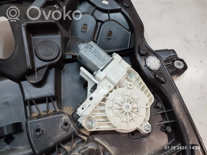 Volkswagen Touareg II Elektryczny podnośnik szyby drzwi tylnych 7P6839756A